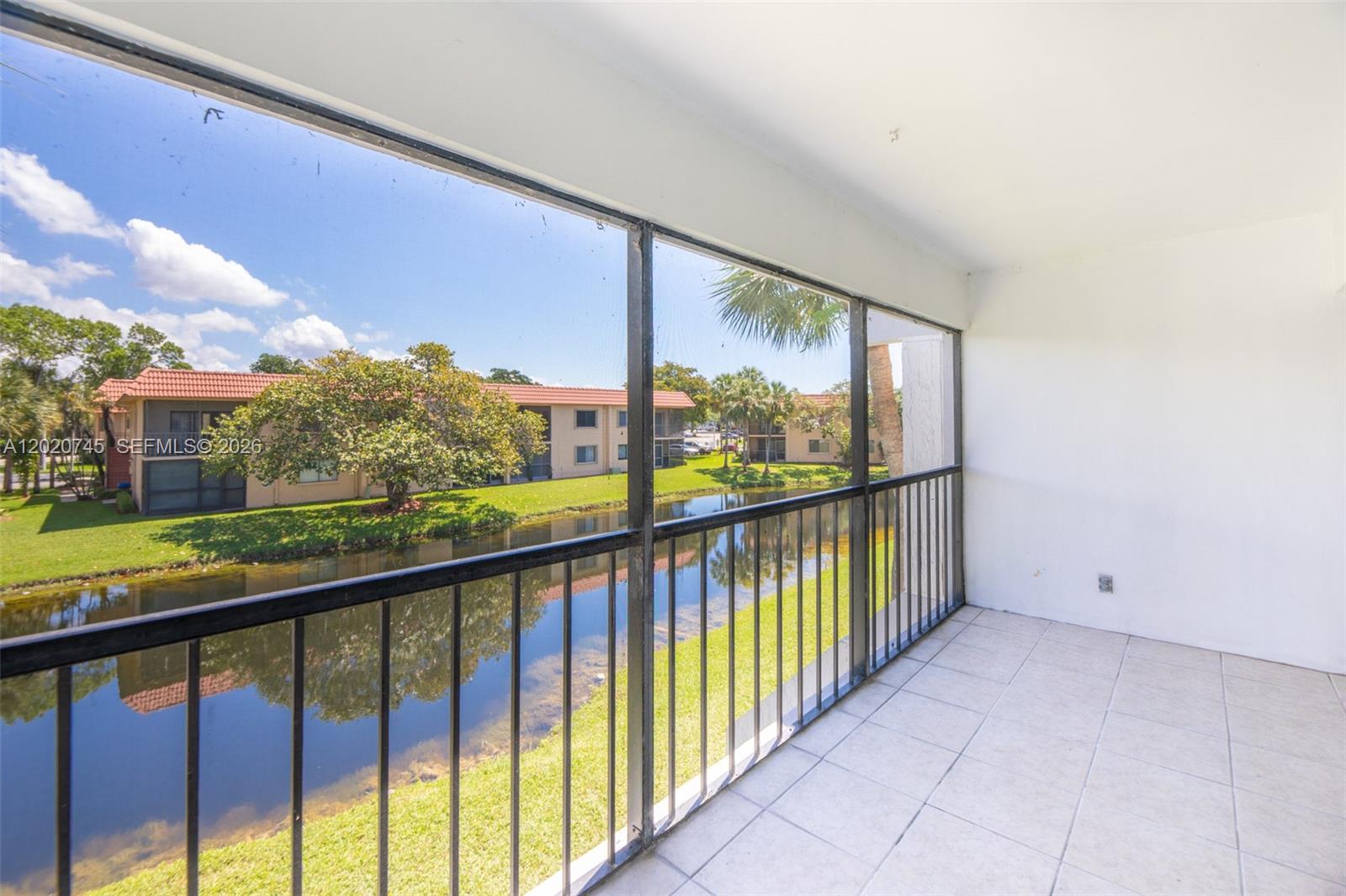 200 LAKEVIEW DR #211, Weston FL 33326