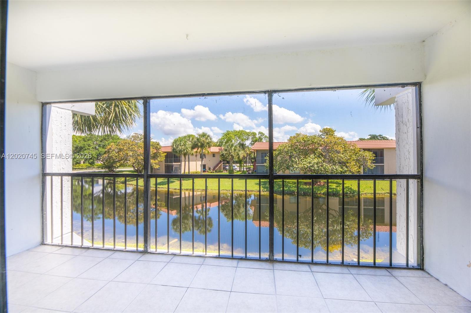 200 LAKEVIEW DR #211, Weston FL 33326