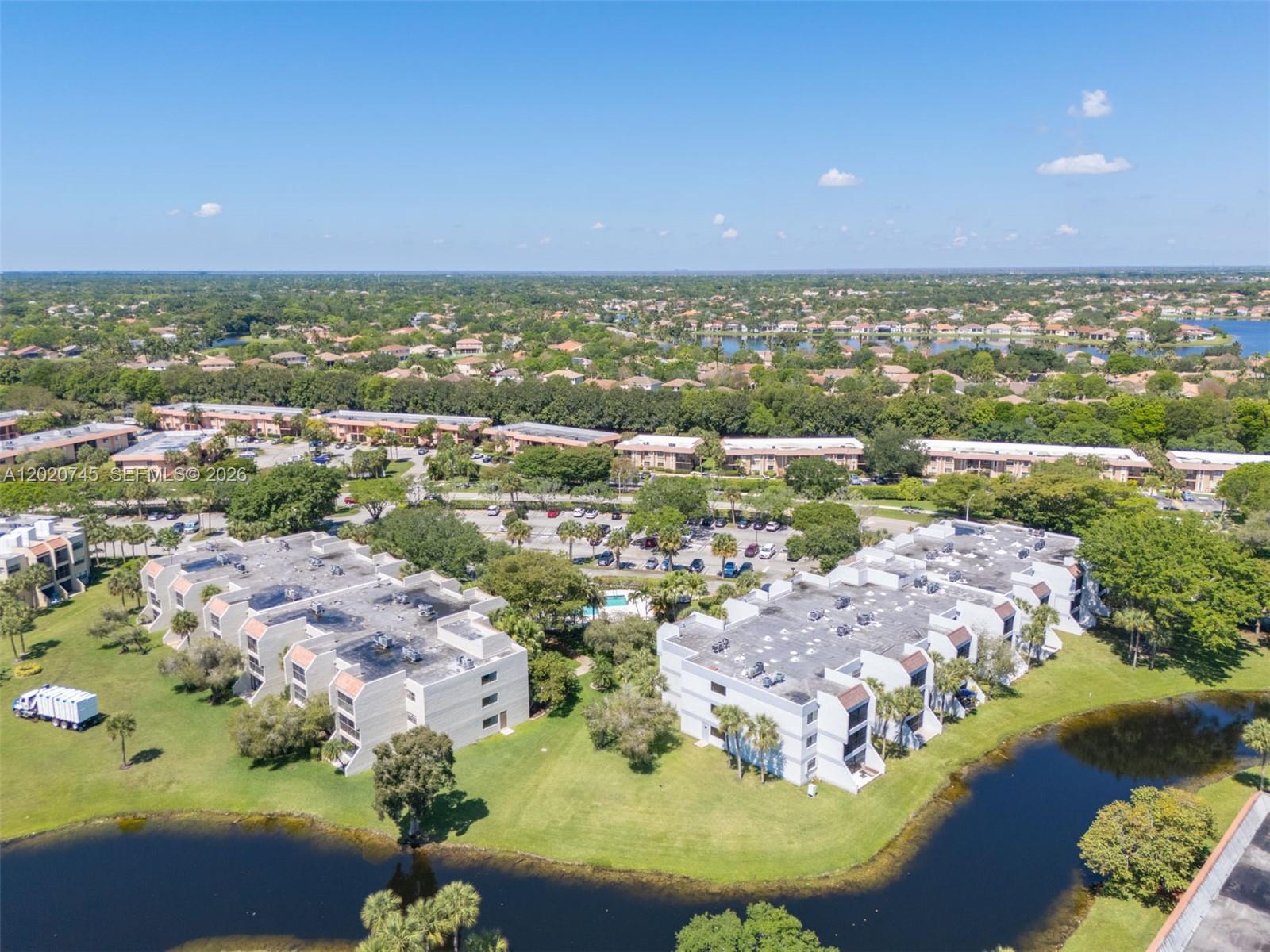 200 LAKEVIEW DR #211, Weston FL 33326
