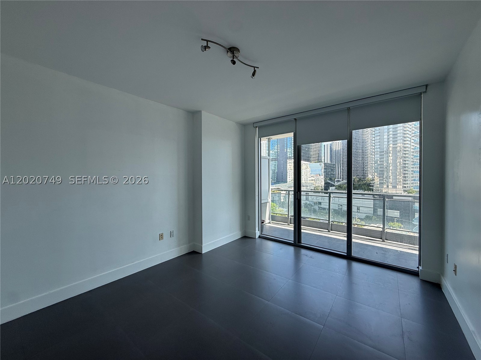 92 SW 3rd St #1804, Miami FL 33130