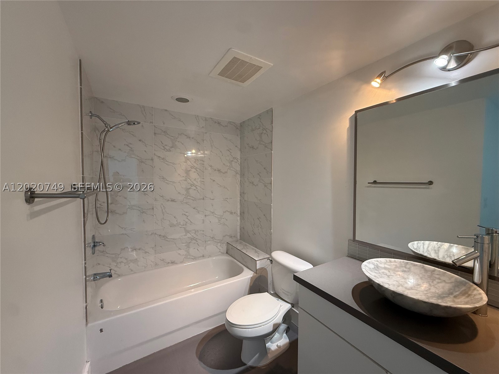 92 SW 3rd St #1804, Miami FL 33130