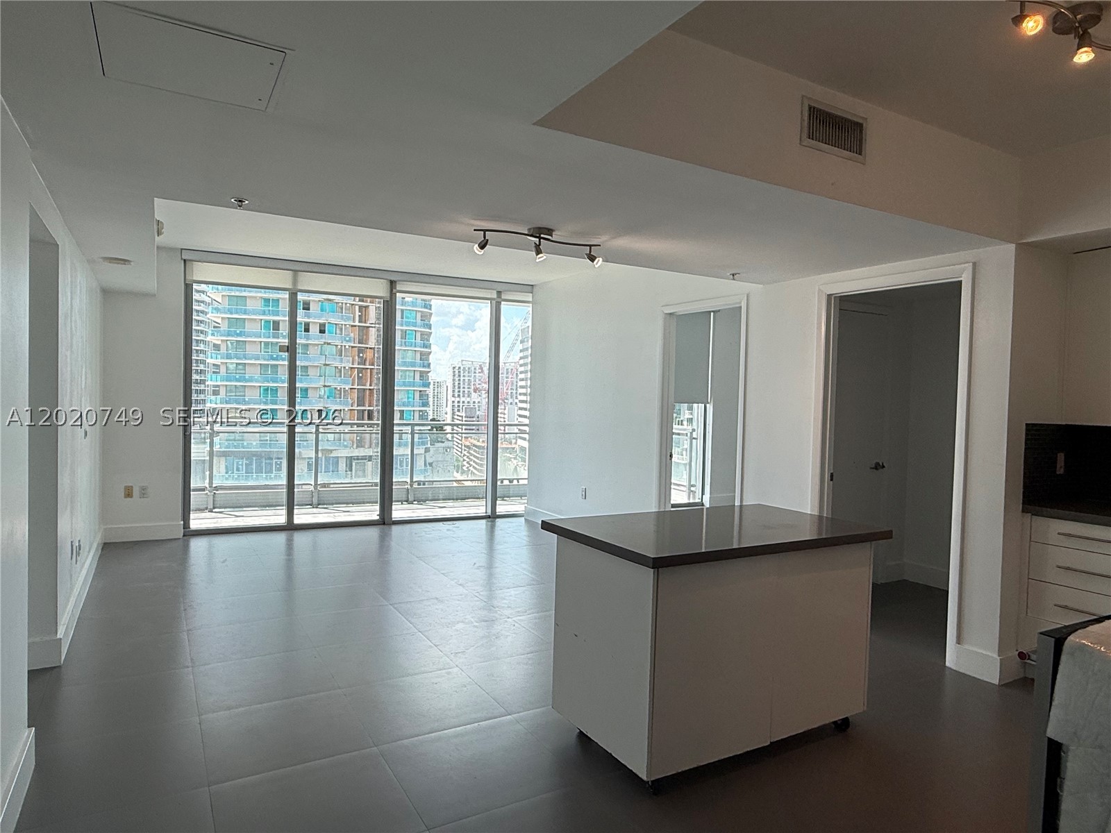 92 SW 3rd St #1804, Miami FL 33130