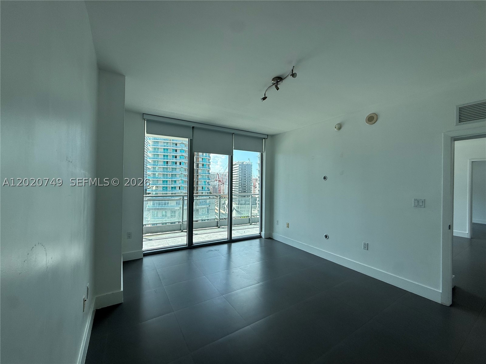 92 SW 3rd St #1804, Miami FL 33130
