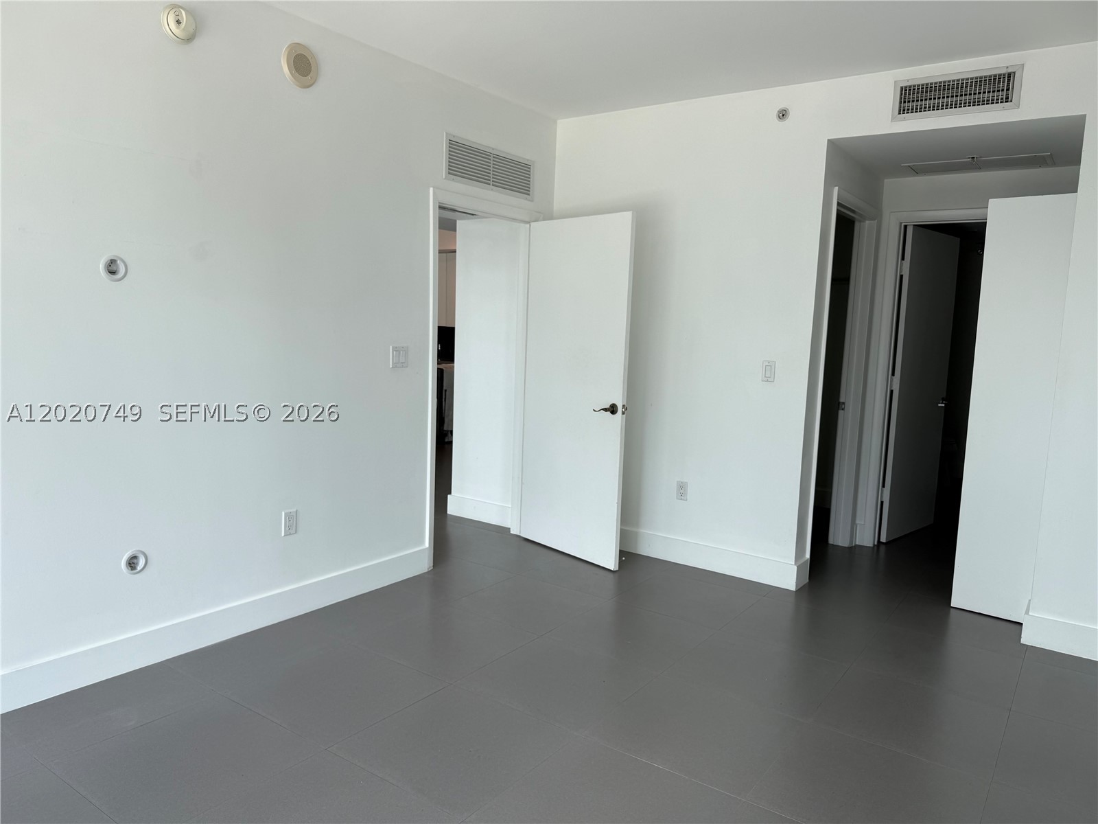 92 SW 3rd St #1804, Miami FL 33130