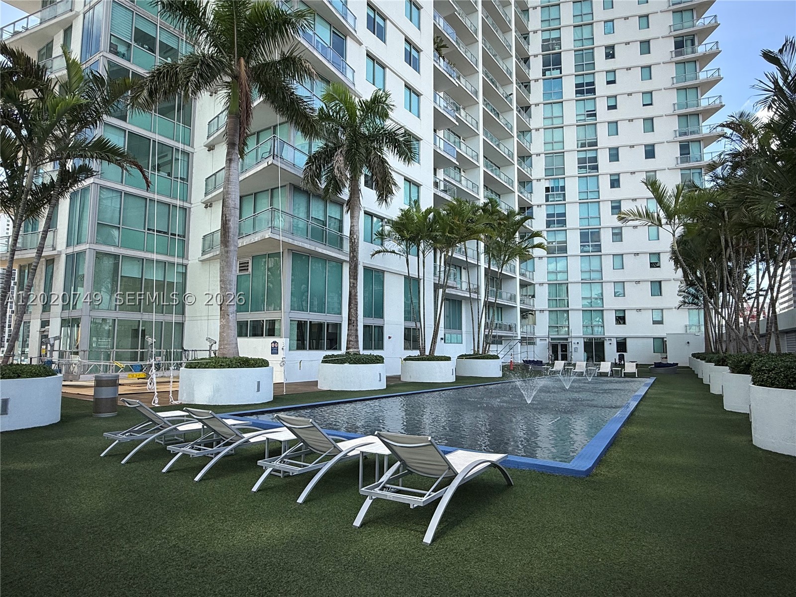 92 SW 3rd St #1804, Miami FL 33130