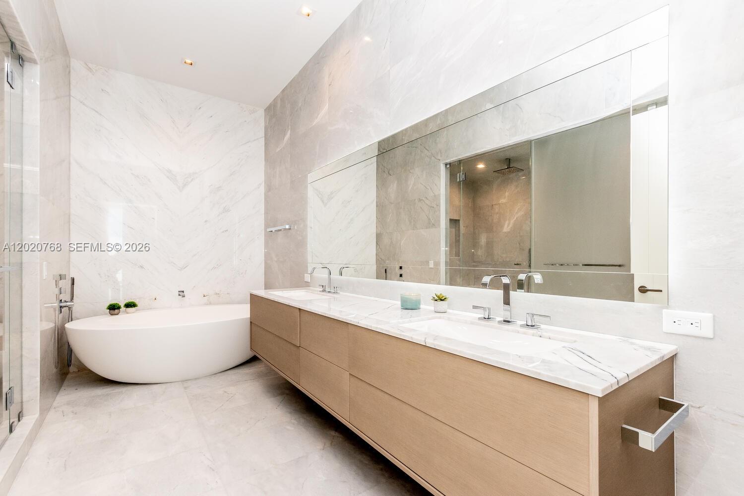 18501 E Collins #1503, Sunny Isles Beach FL 33160