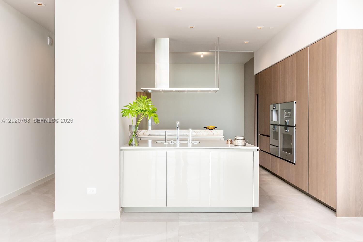 18501 E Collins #1503, Sunny Isles Beach FL 33160