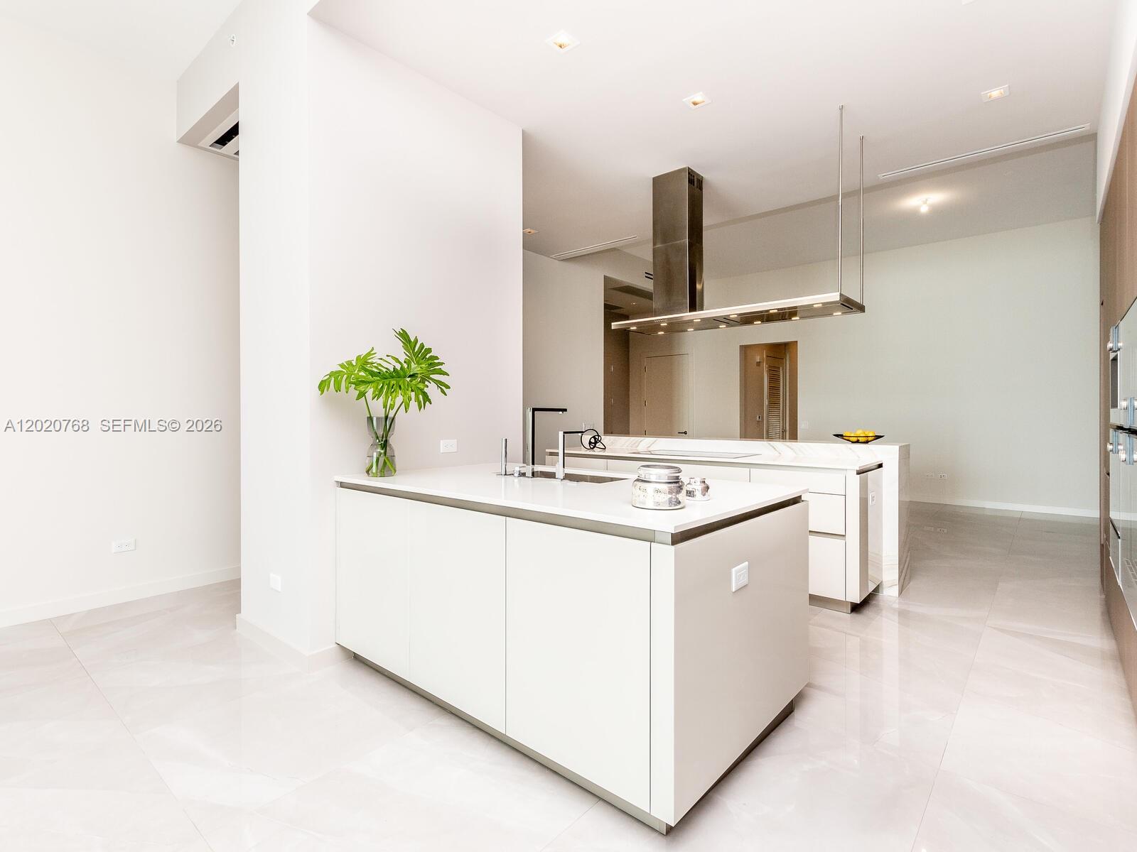 18501 E Collins #1503, Sunny Isles Beach FL 33160