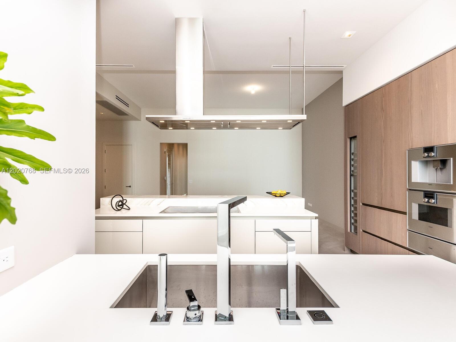 18501 E Collins #1503, Sunny Isles Beach FL 33160