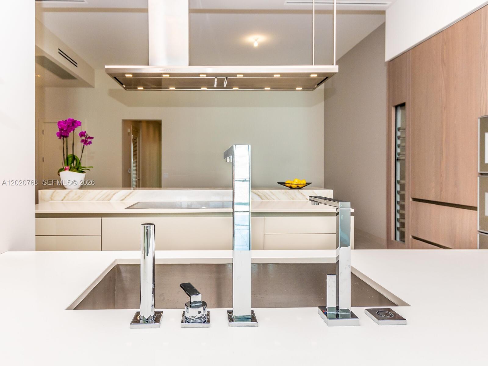 18501 E Collins #1503, Sunny Isles Beach FL 33160
