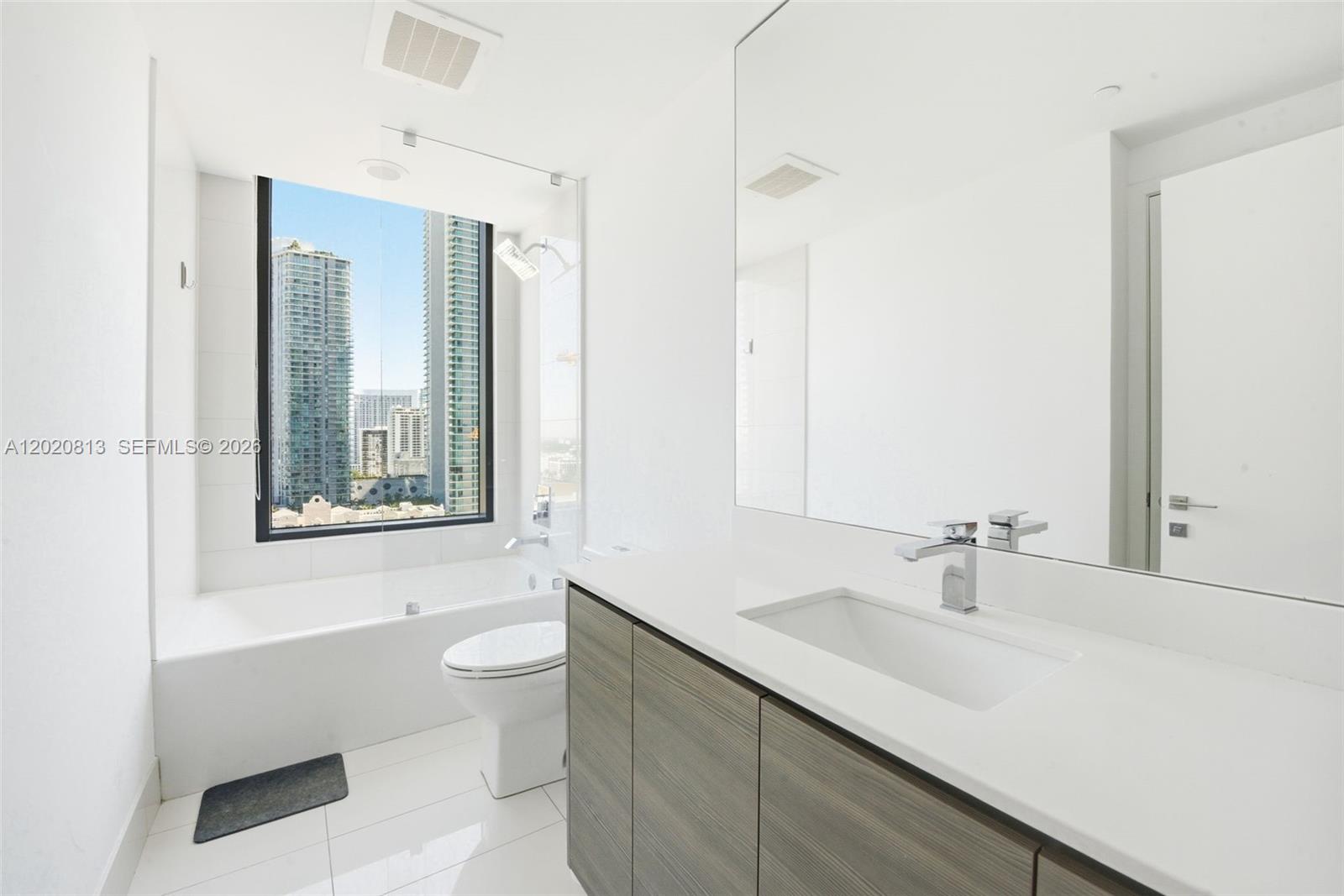 460 NE 28th St #1801, Miami FL 33137