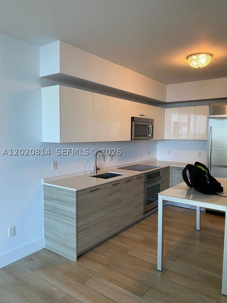 1300 Brickell Bay Dr #1805, Miami FL 33131