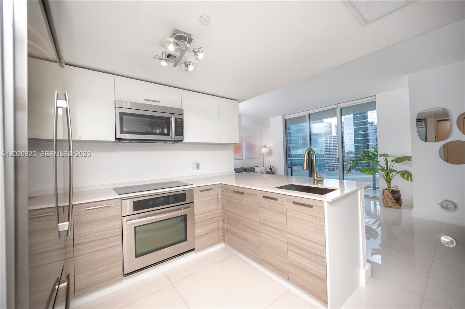 1300 Brickell Bay Dr #1601, Miami FL 33131