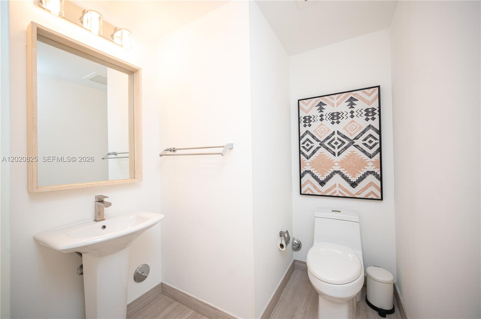 1300 Brickell Bay Dr #1601, Miami FL 33131