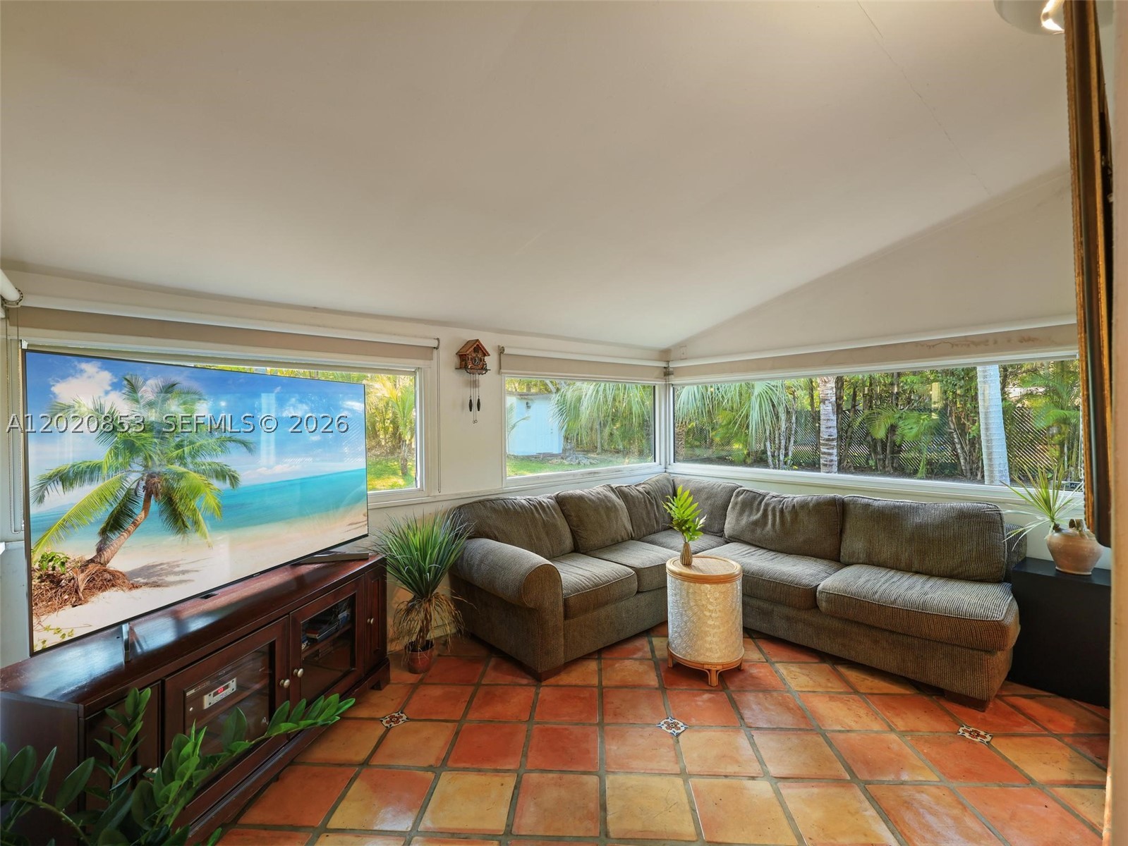 5644 SW 69th Ave, Miami FL 33143