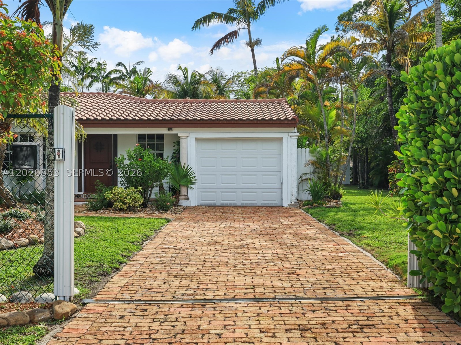 5644 SW 69th Ave, Miami FL 33143