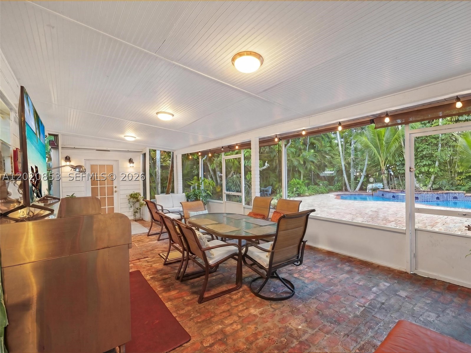 5644 SW 69th Ave, Miami FL 33143