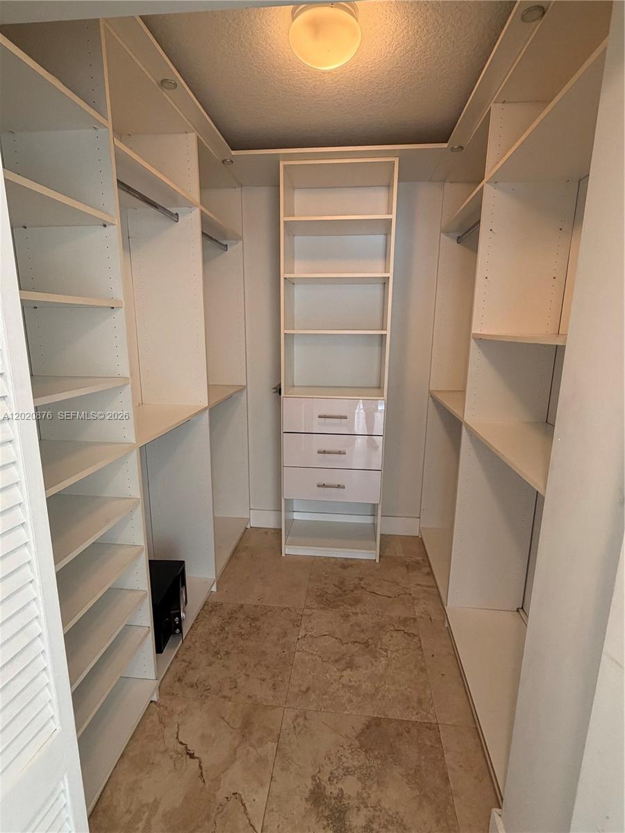 41 SE 5th St #716, Miami FL 33131