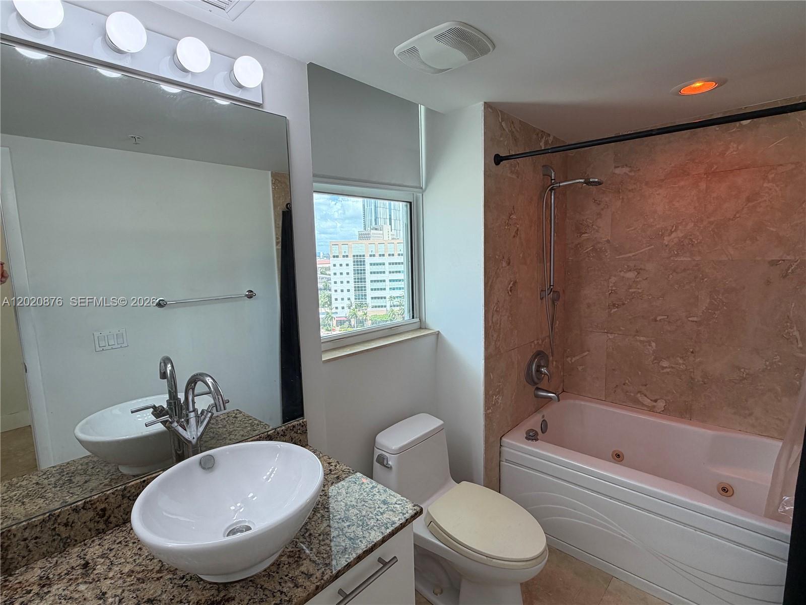 41 SE 5th St #716, Miami FL 33131