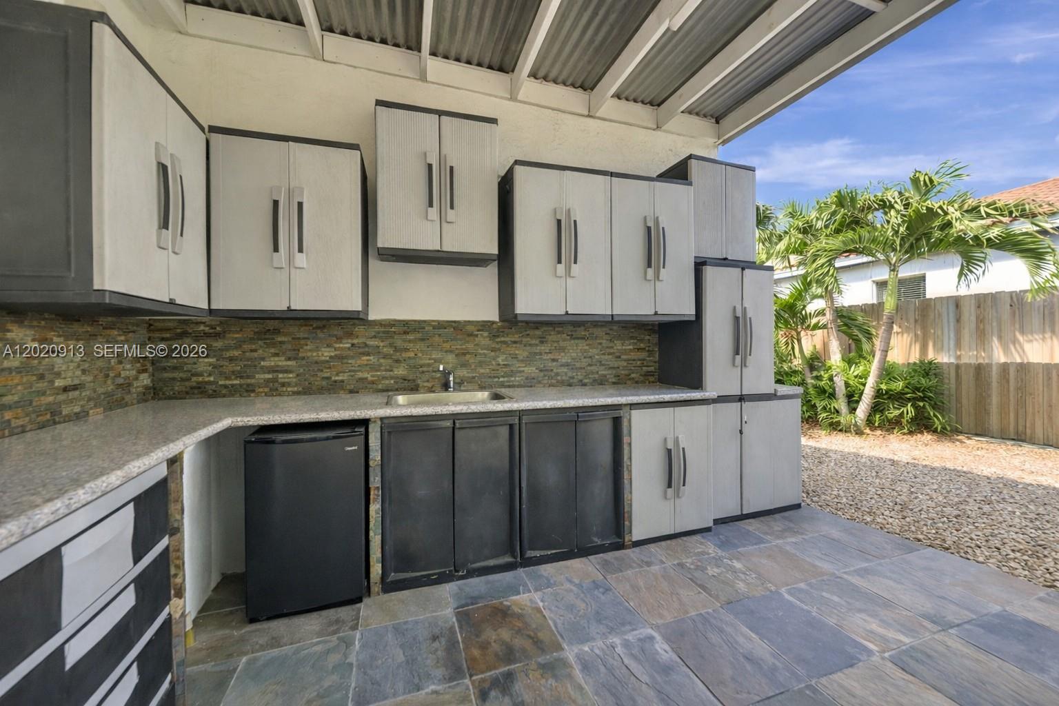 860 NE 127TH ST, North Miami FL 33161