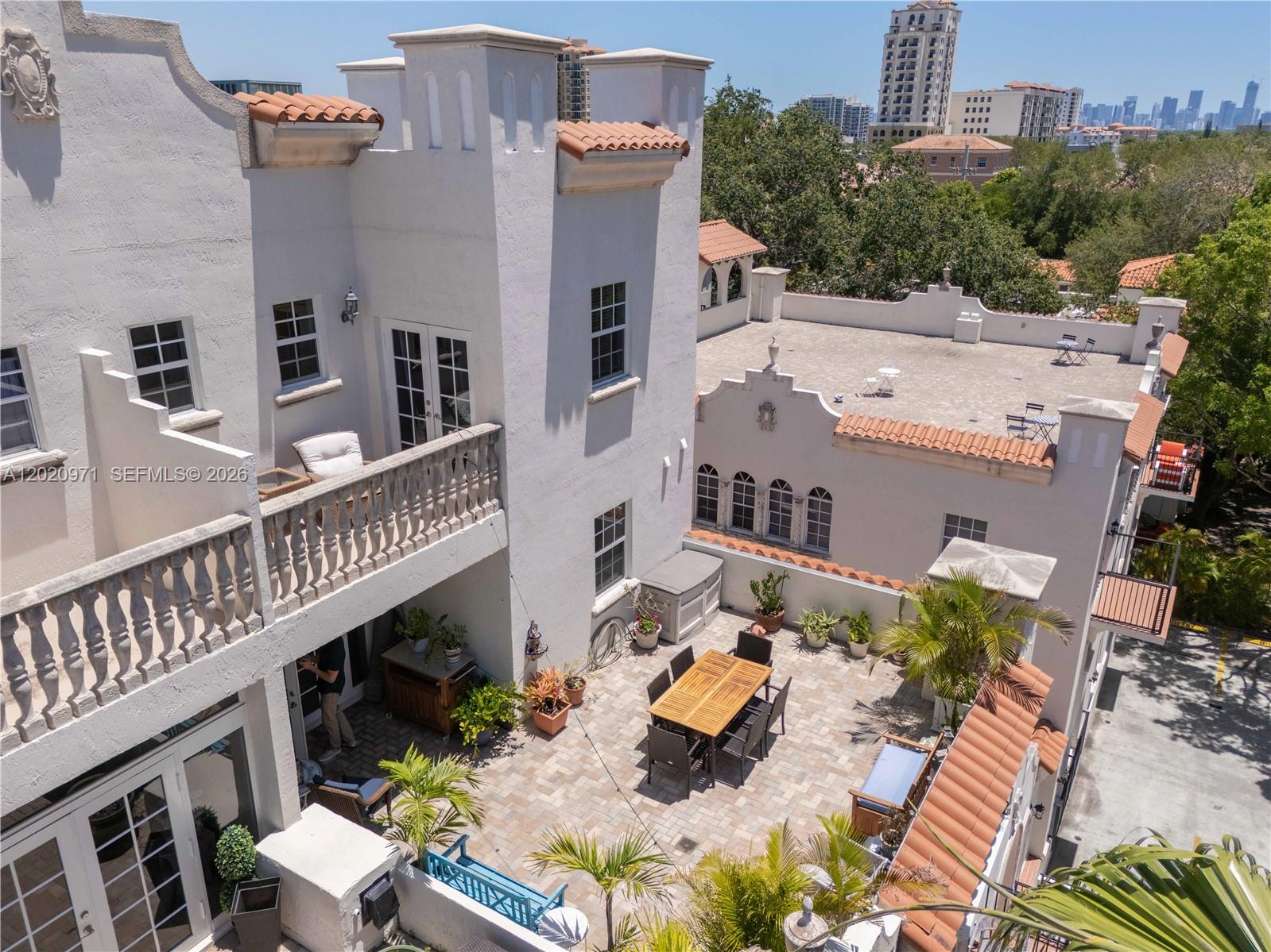 323 Navarre Ave #403, Coral Gables FL 33134