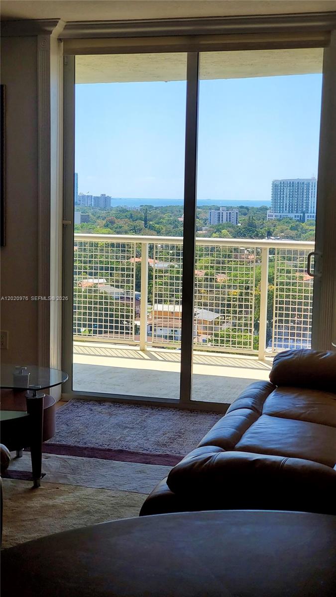 900 SW 8th St #1501, Miami FL 33130