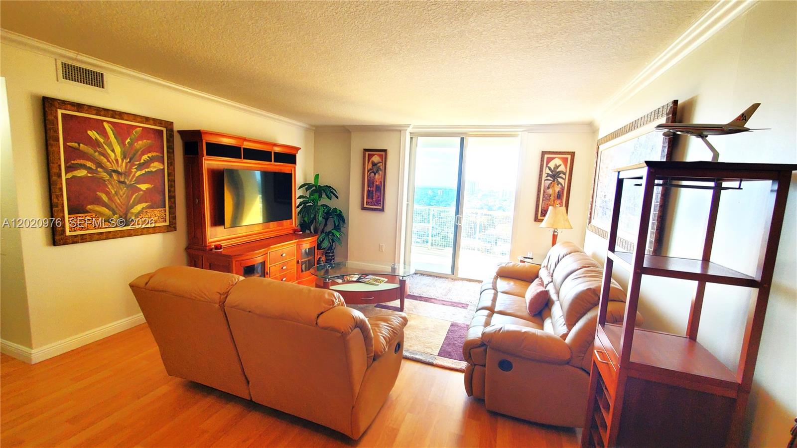900 SW 8th St #1501, Miami FL 33130