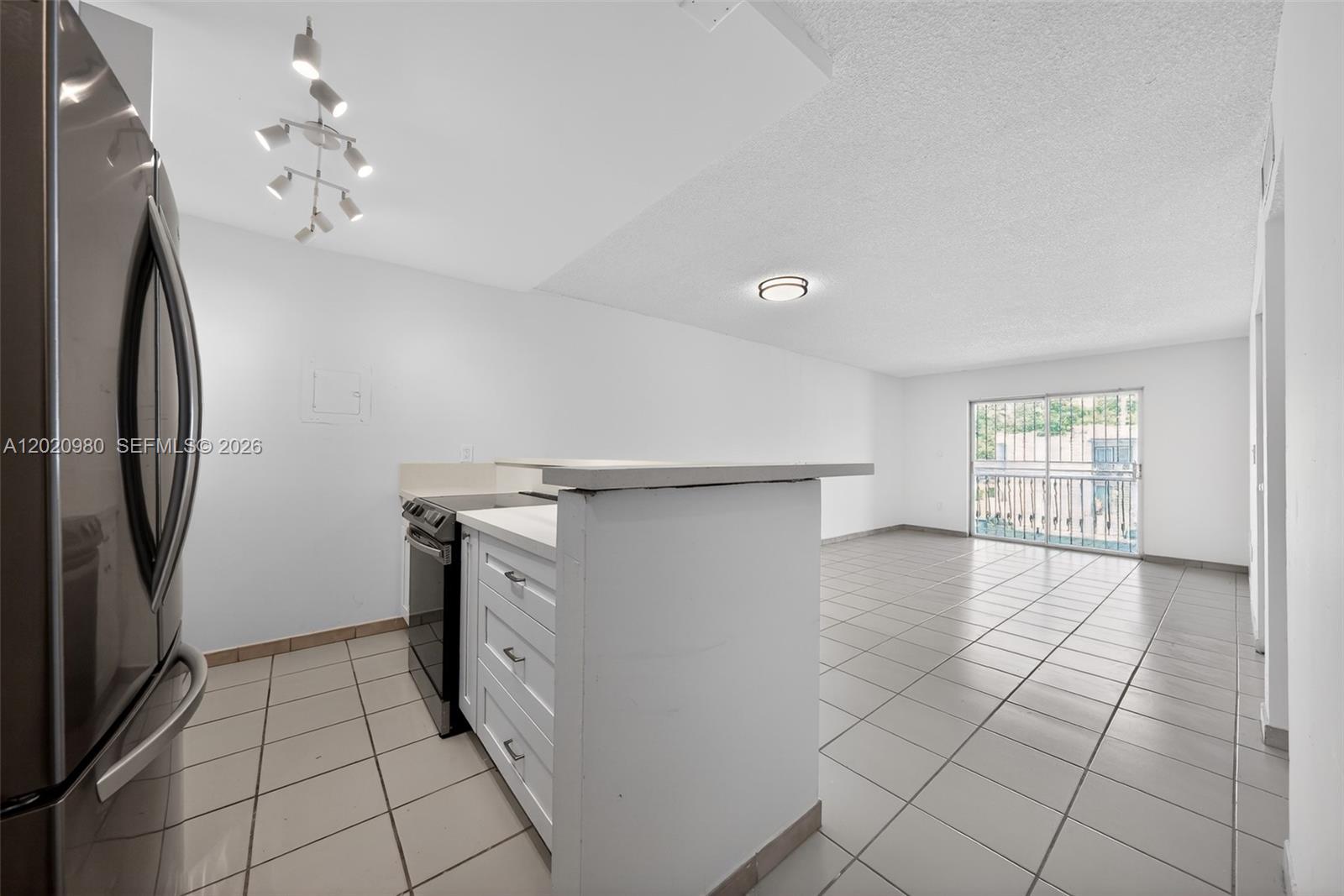 145 SW 30TH CT #B208, Miami FL 33135