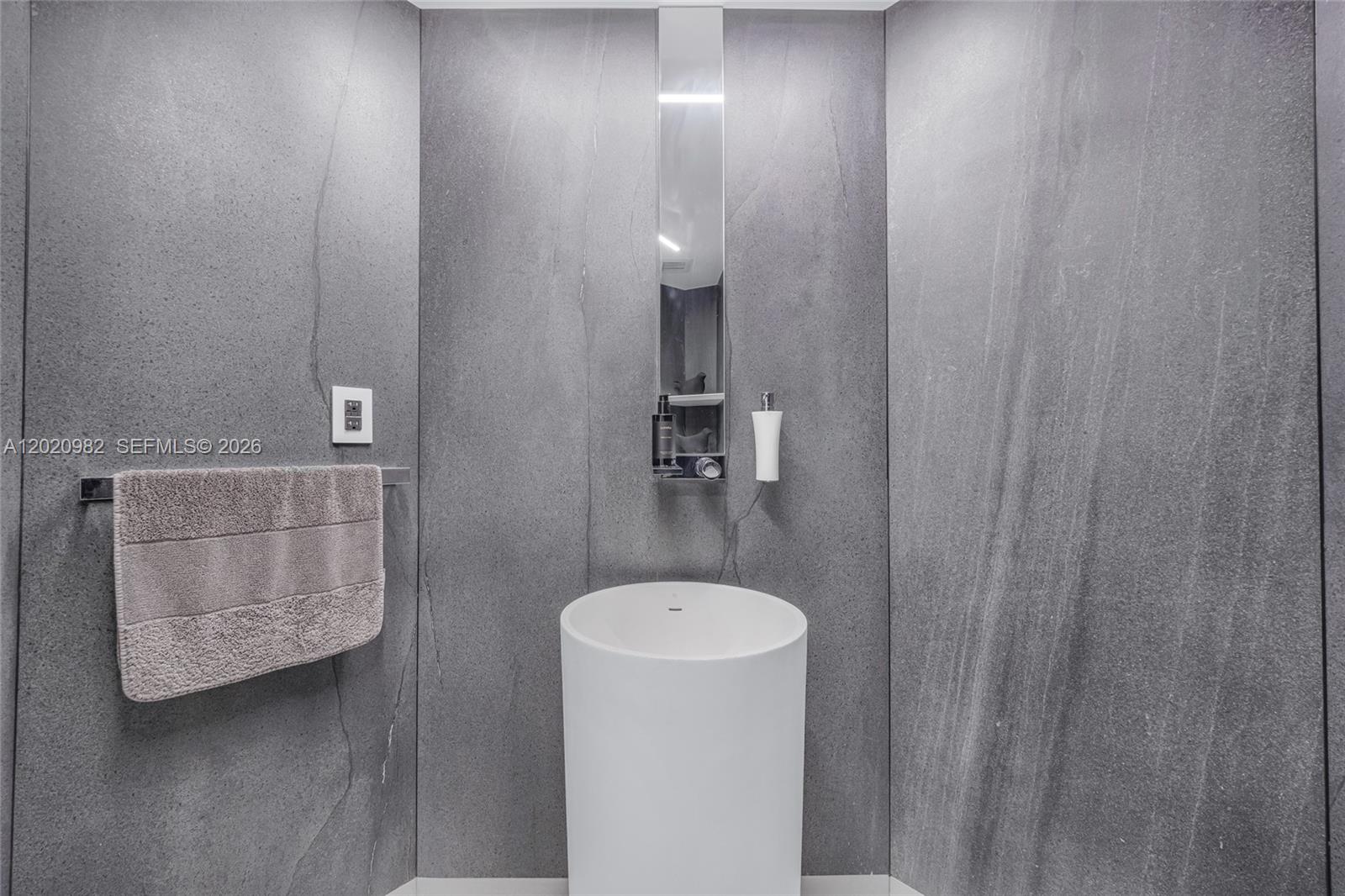 6365 Collins Ave #2301, Miami Beach FL 33141