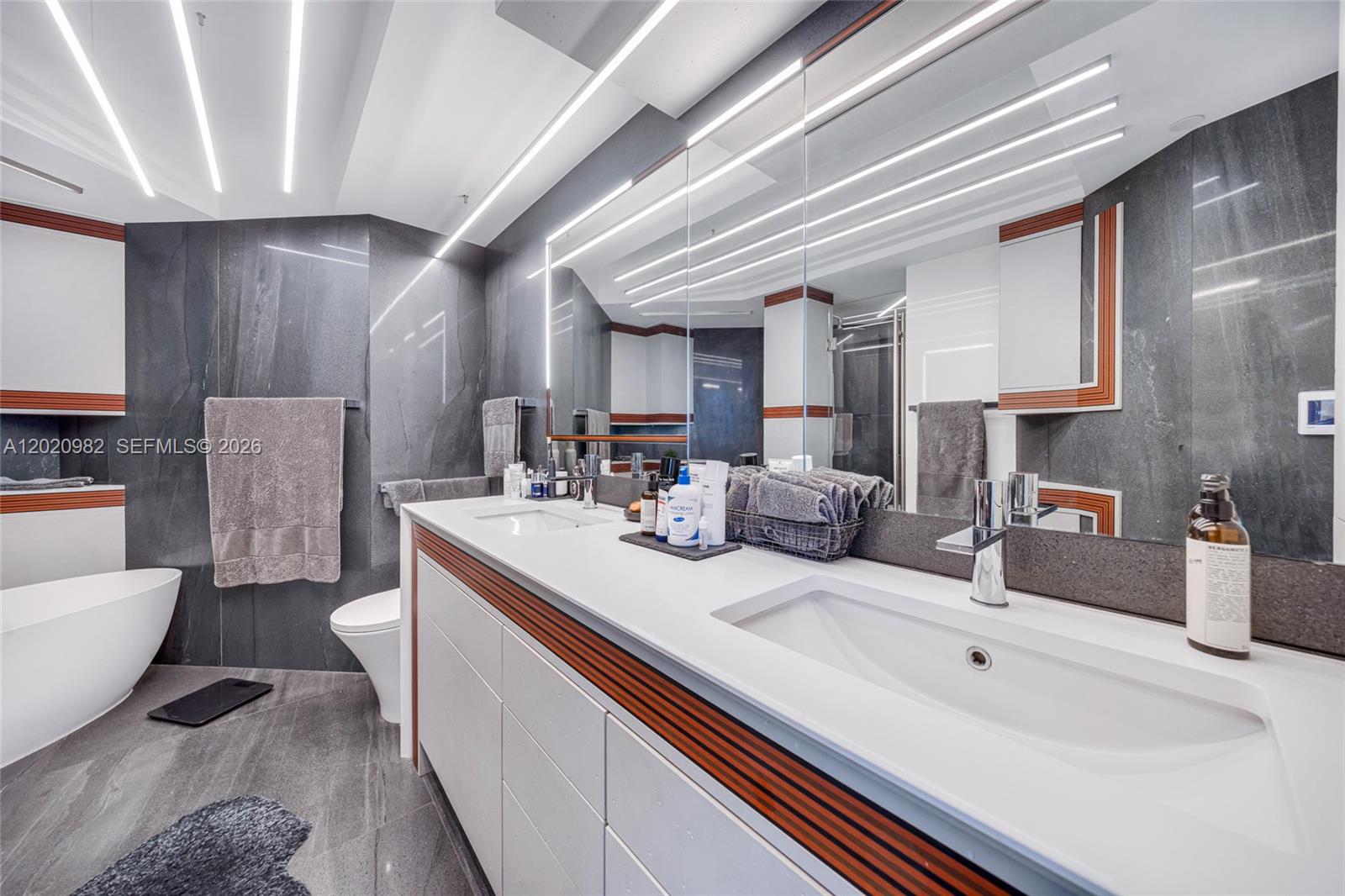 6365 Collins Ave #2301, Miami Beach FL 33141
