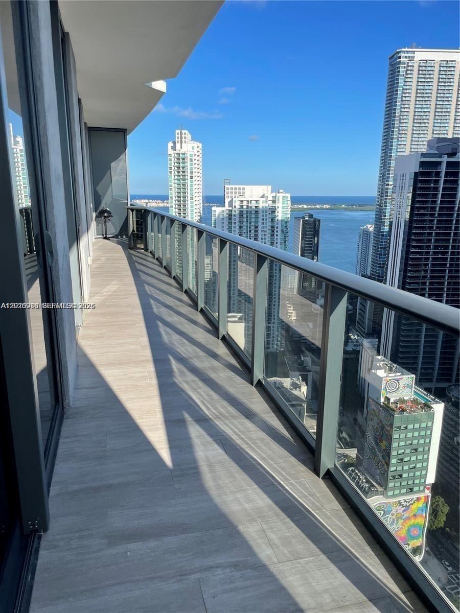 55 SW 9th St #4304, Miami FL 33130