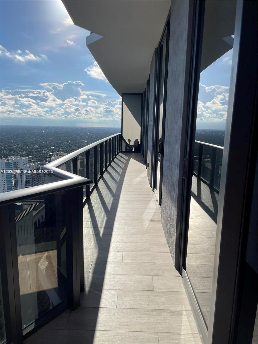 55 SW 9th St #4304, Miami FL 33130