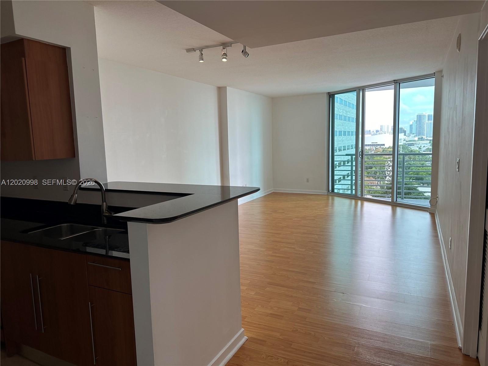 325 S BISCAYNE BL #1516, Miami FL 33131