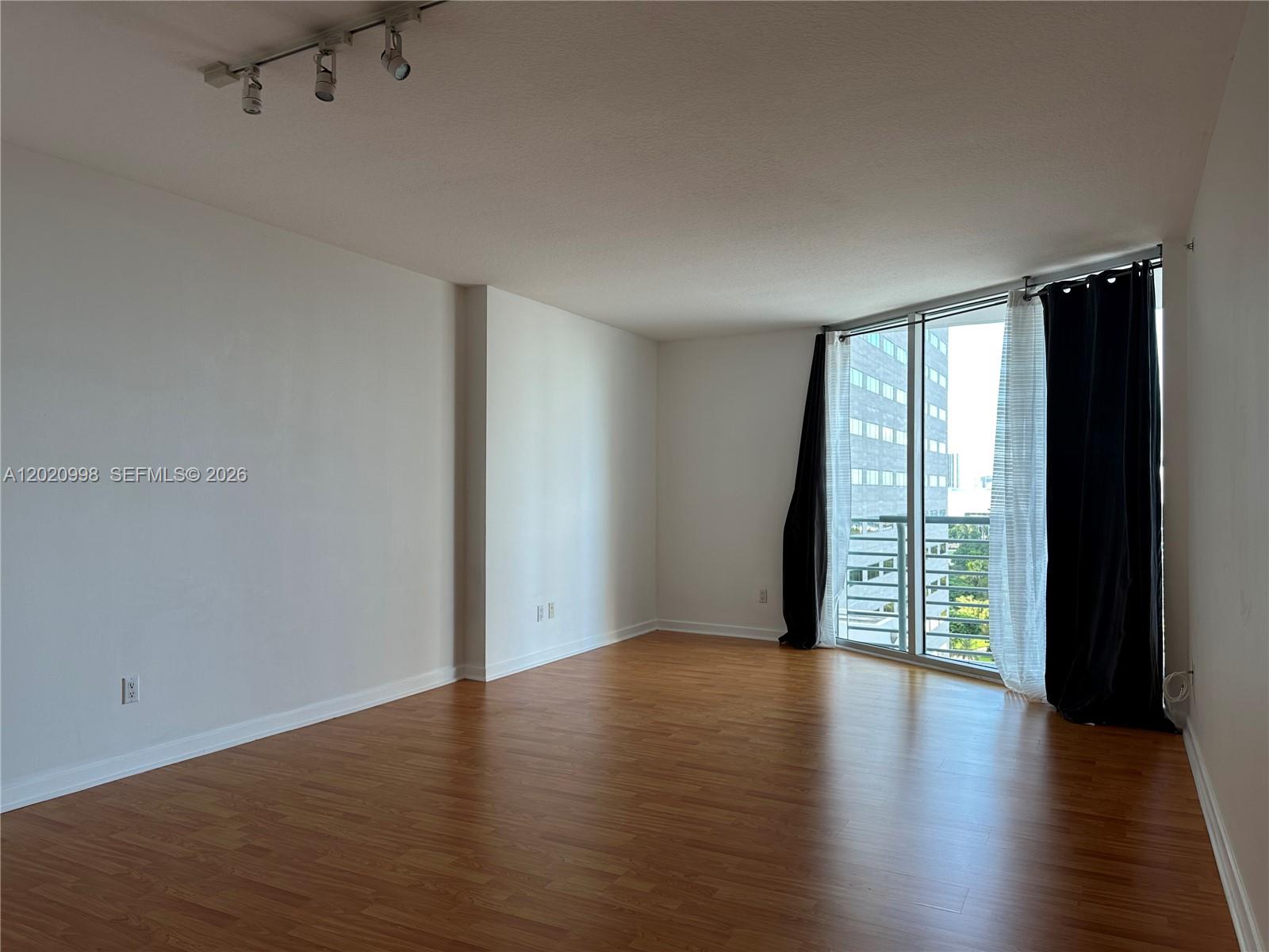 325 S BISCAYNE BL #1516, Miami FL 33131