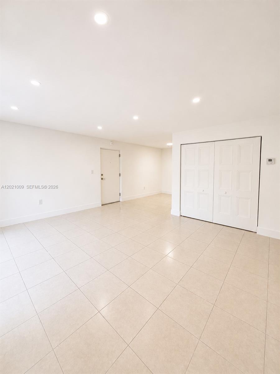 7160 Fairway Dr #J16, Miami Lakes FL 33014