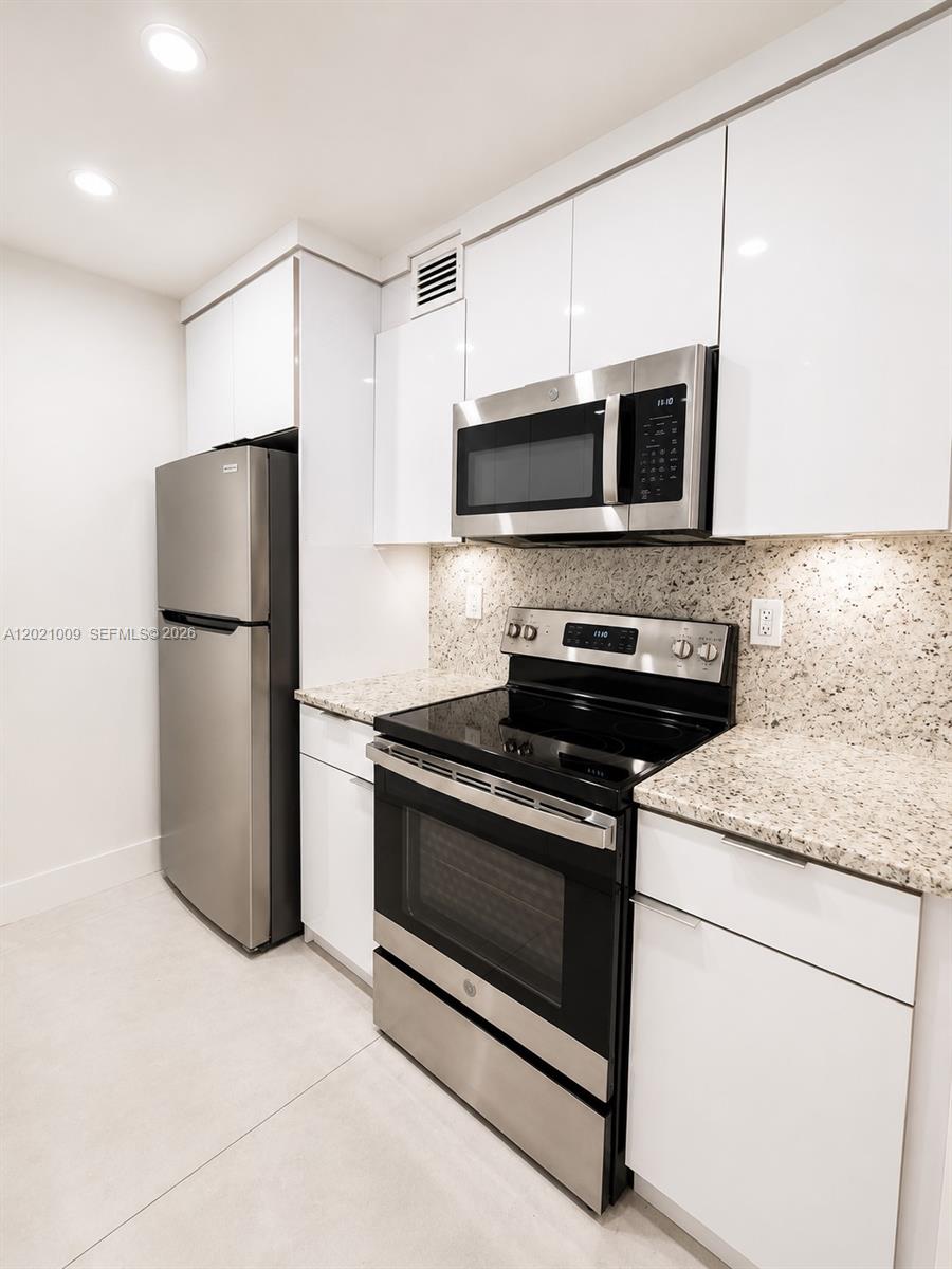 7160 Fairway Dr #J16, Miami Lakes FL 33014