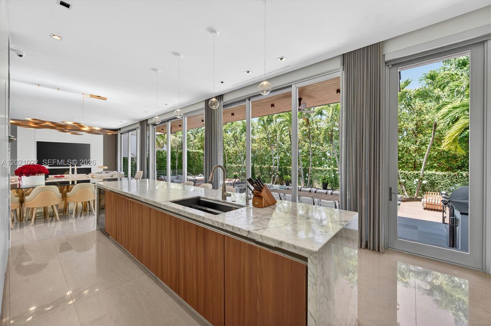 625 Curtiswood Dr, Key Biscayne FL 33149
