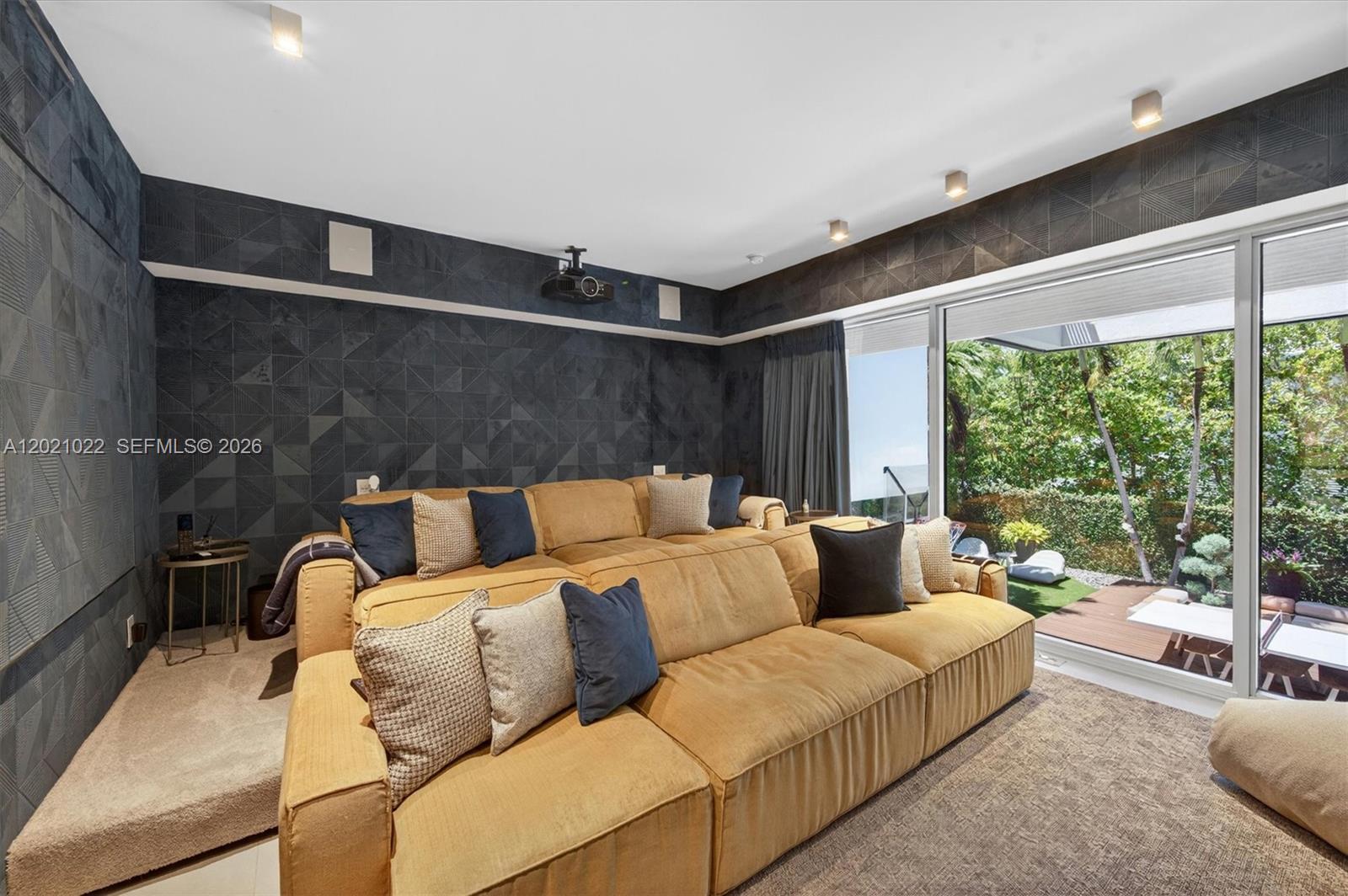 625 Curtiswood Dr, Key Biscayne FL 33149