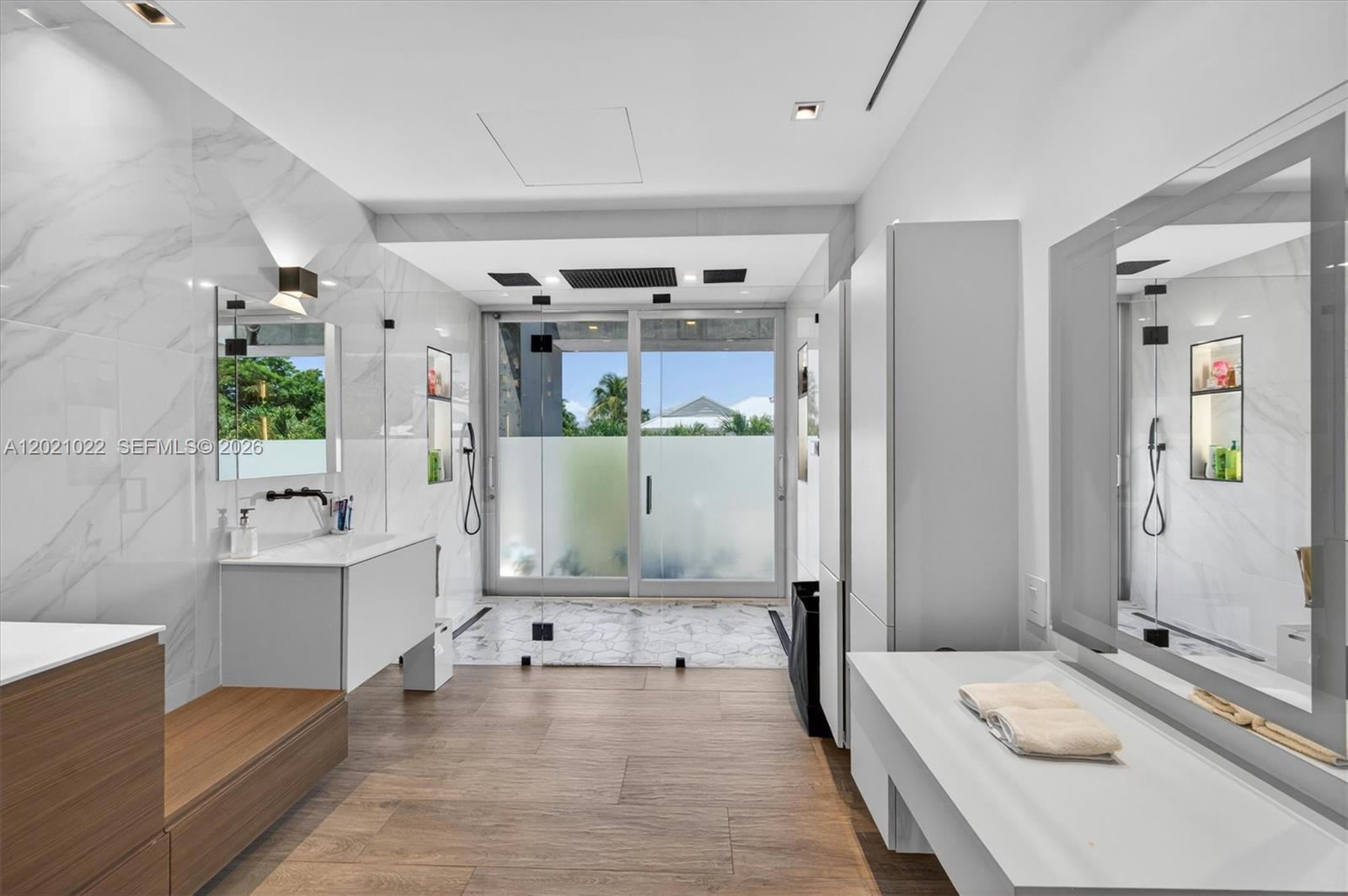 625 Curtiswood Dr, Key Biscayne FL 33149