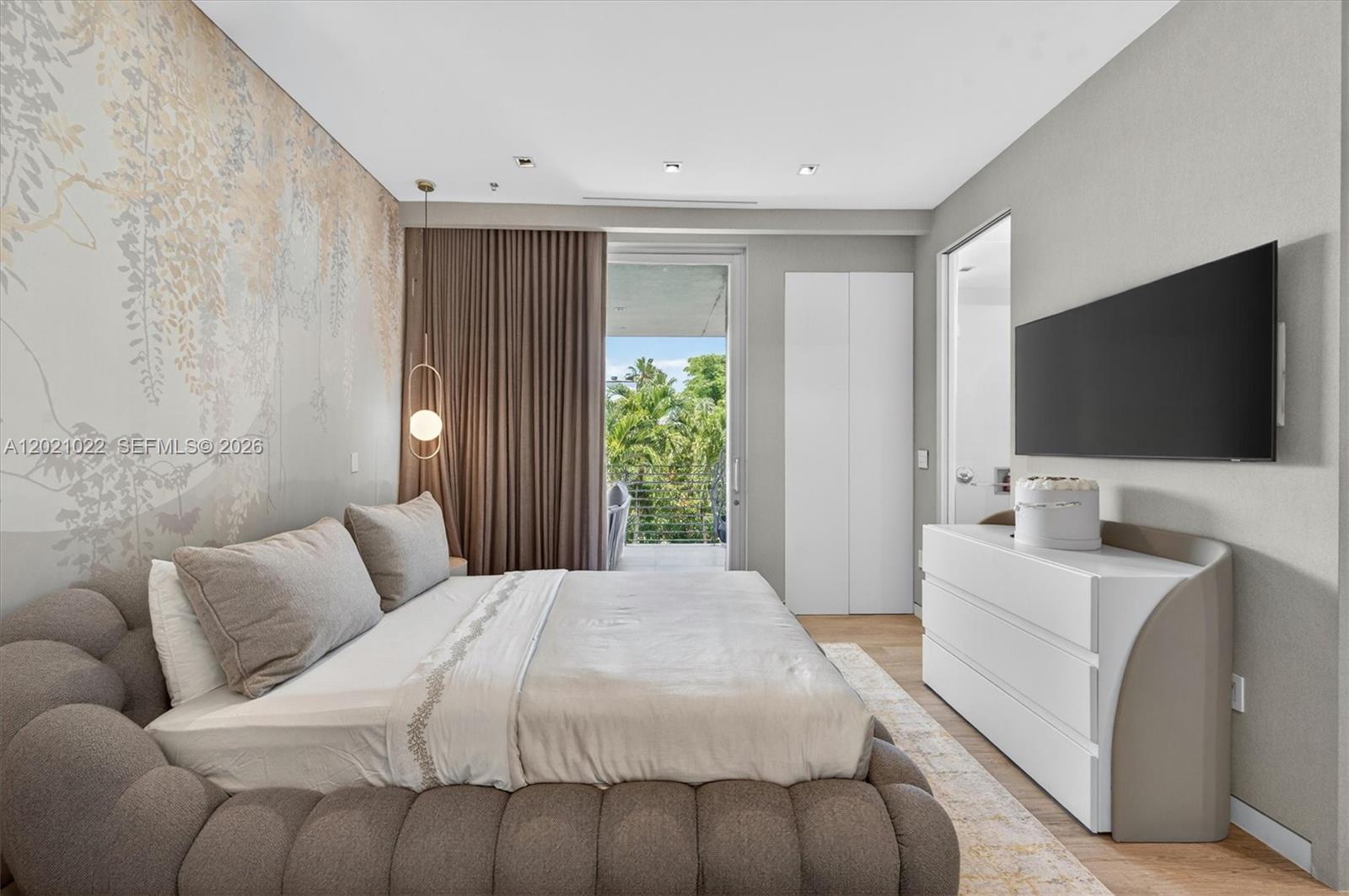 625 Curtiswood Dr, Key Biscayne FL 33149