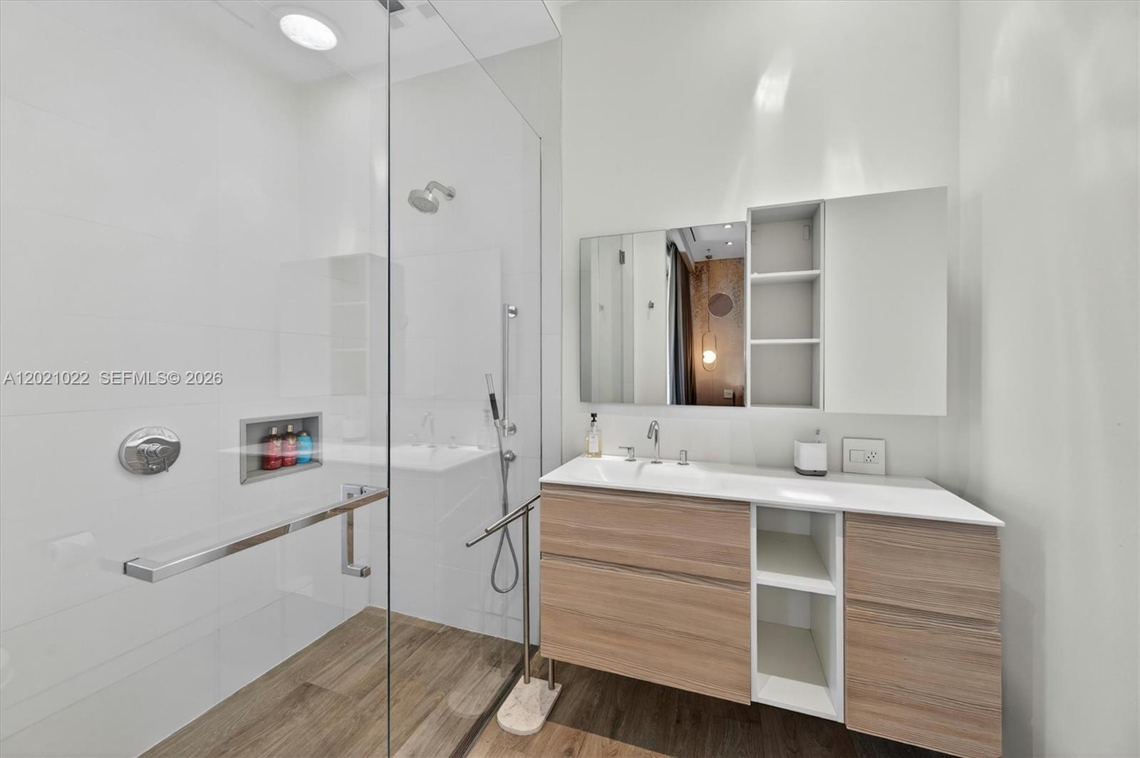 625 Curtiswood Dr, Key Biscayne FL 33149