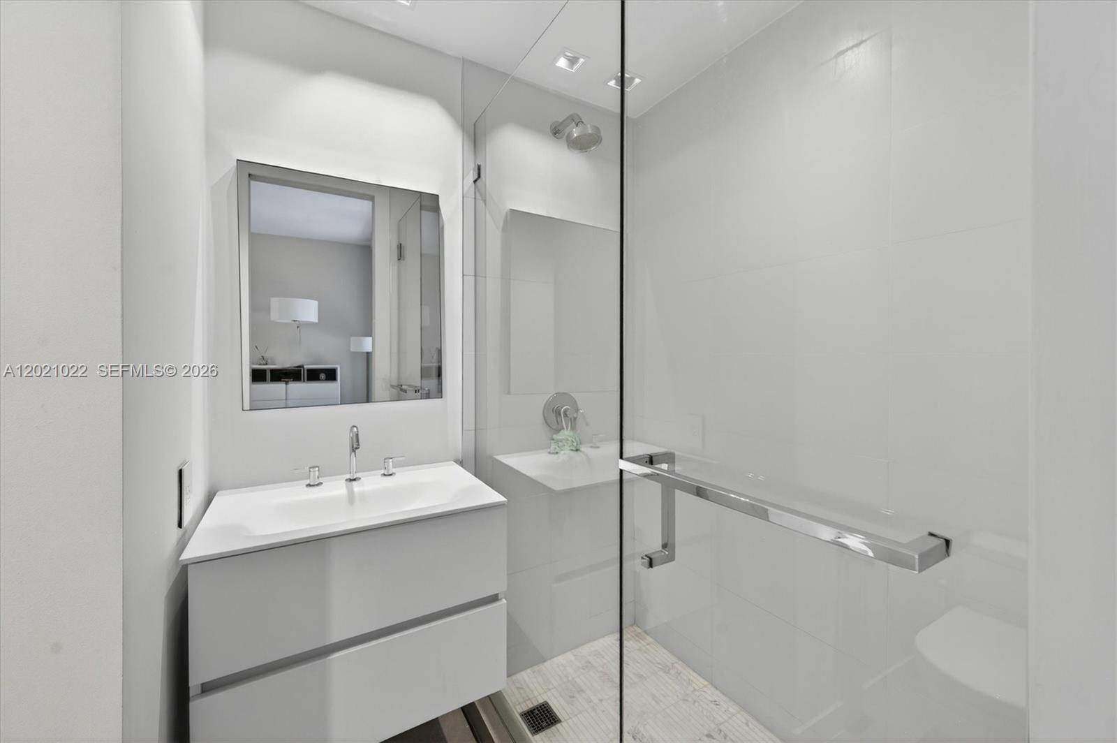 625 Curtiswood Dr, Key Biscayne FL 33149