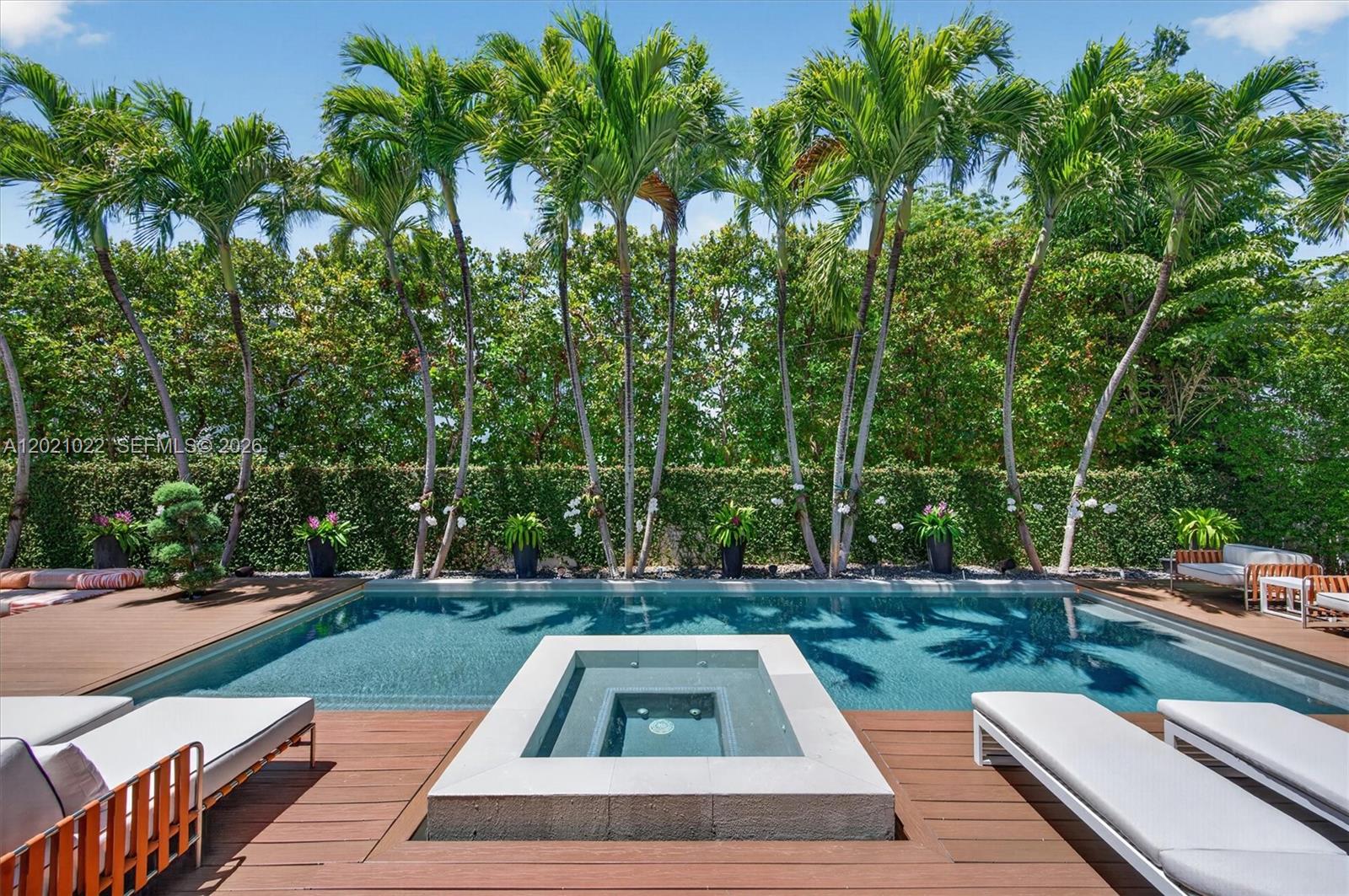 625 Curtiswood Dr, Key Biscayne FL 33149