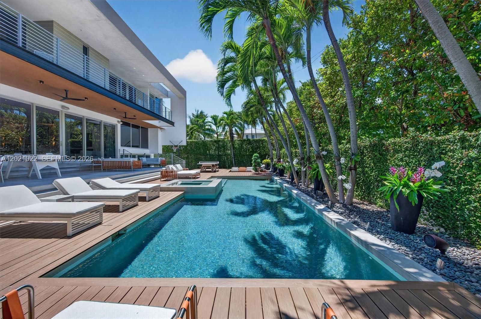 625 Curtiswood Dr, Key Biscayne FL 33149