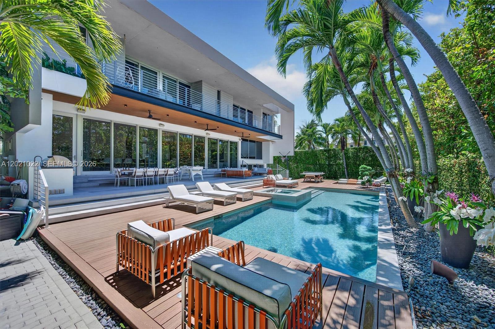 625 Curtiswood Dr, Key Biscayne FL 33149