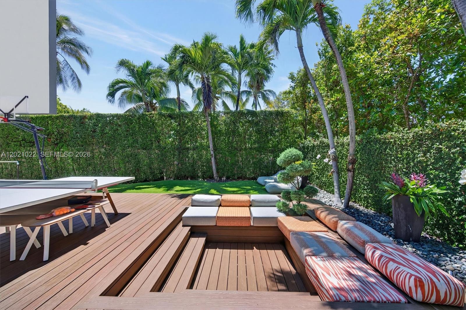 625 Curtiswood Dr, Key Biscayne FL 33149