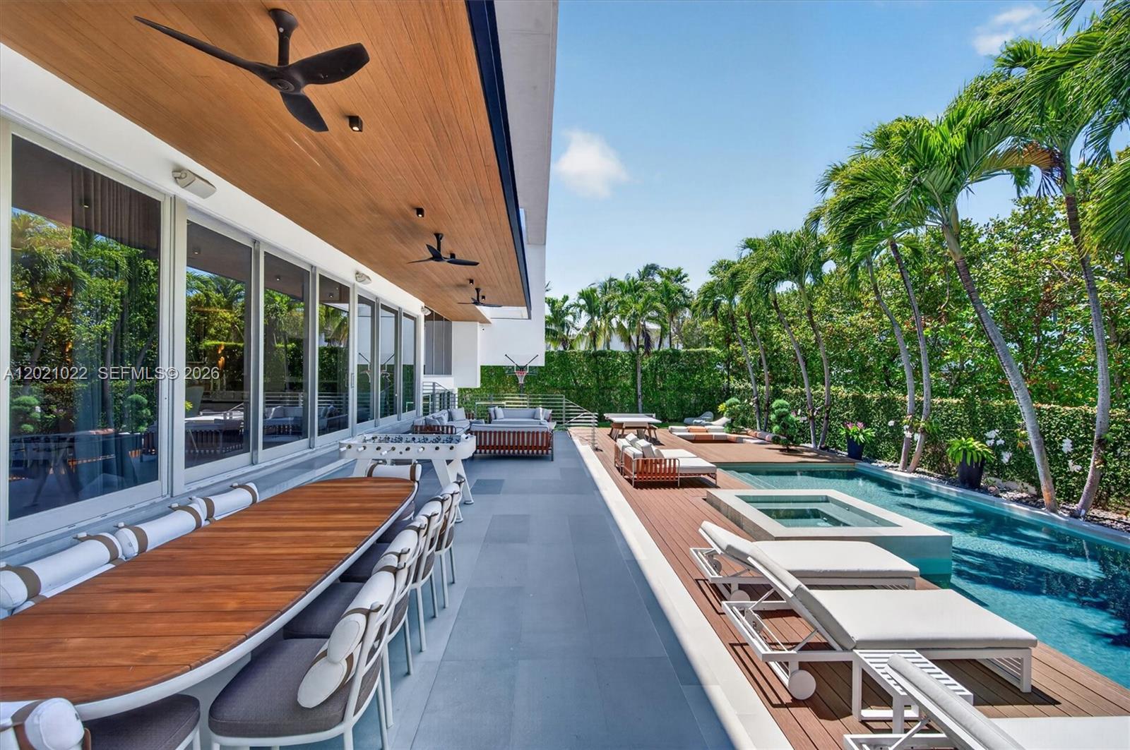 625 Curtiswood Dr, Key Biscayne FL 33149