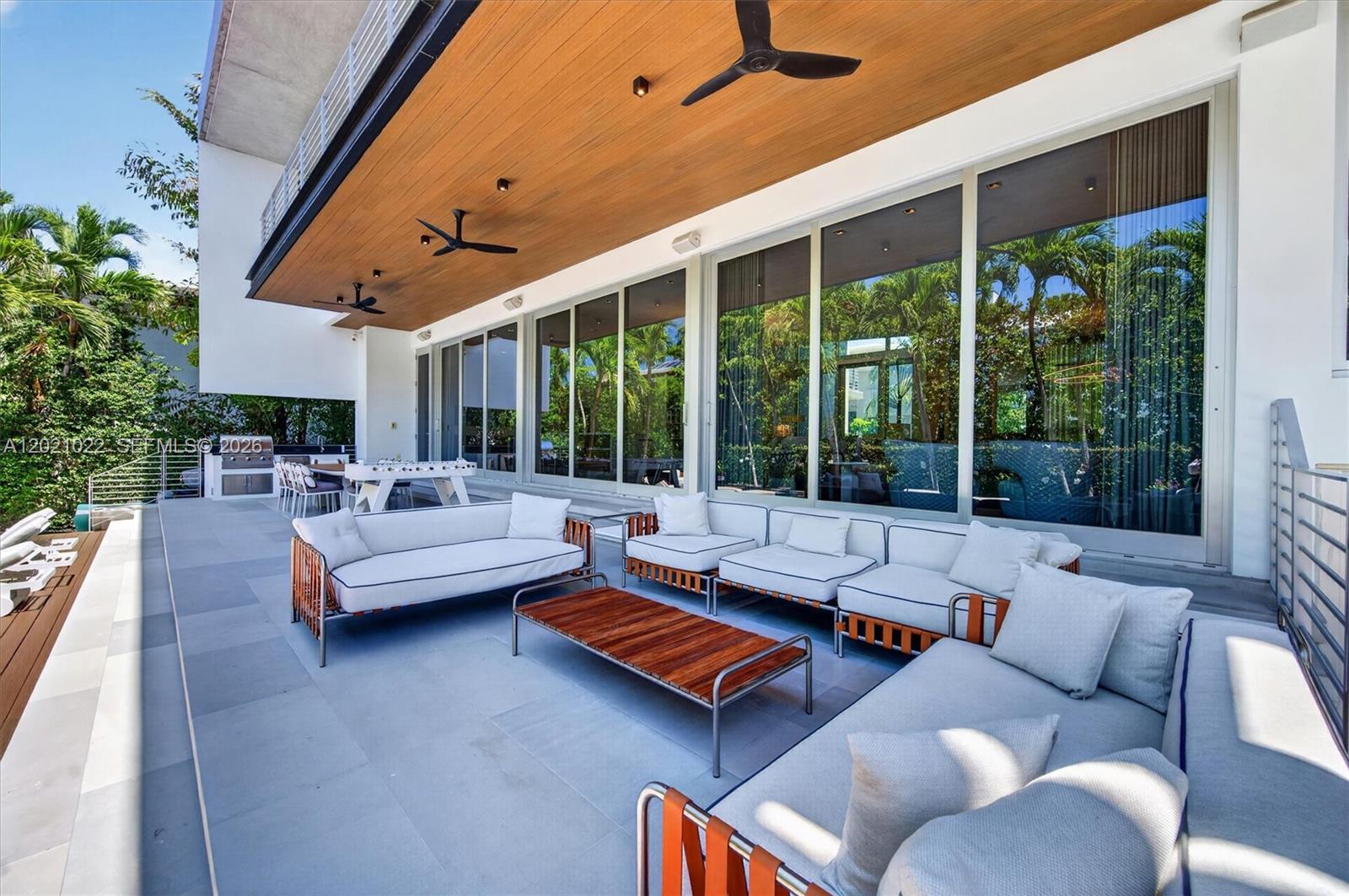 625 Curtiswood Dr, Key Biscayne FL 33149