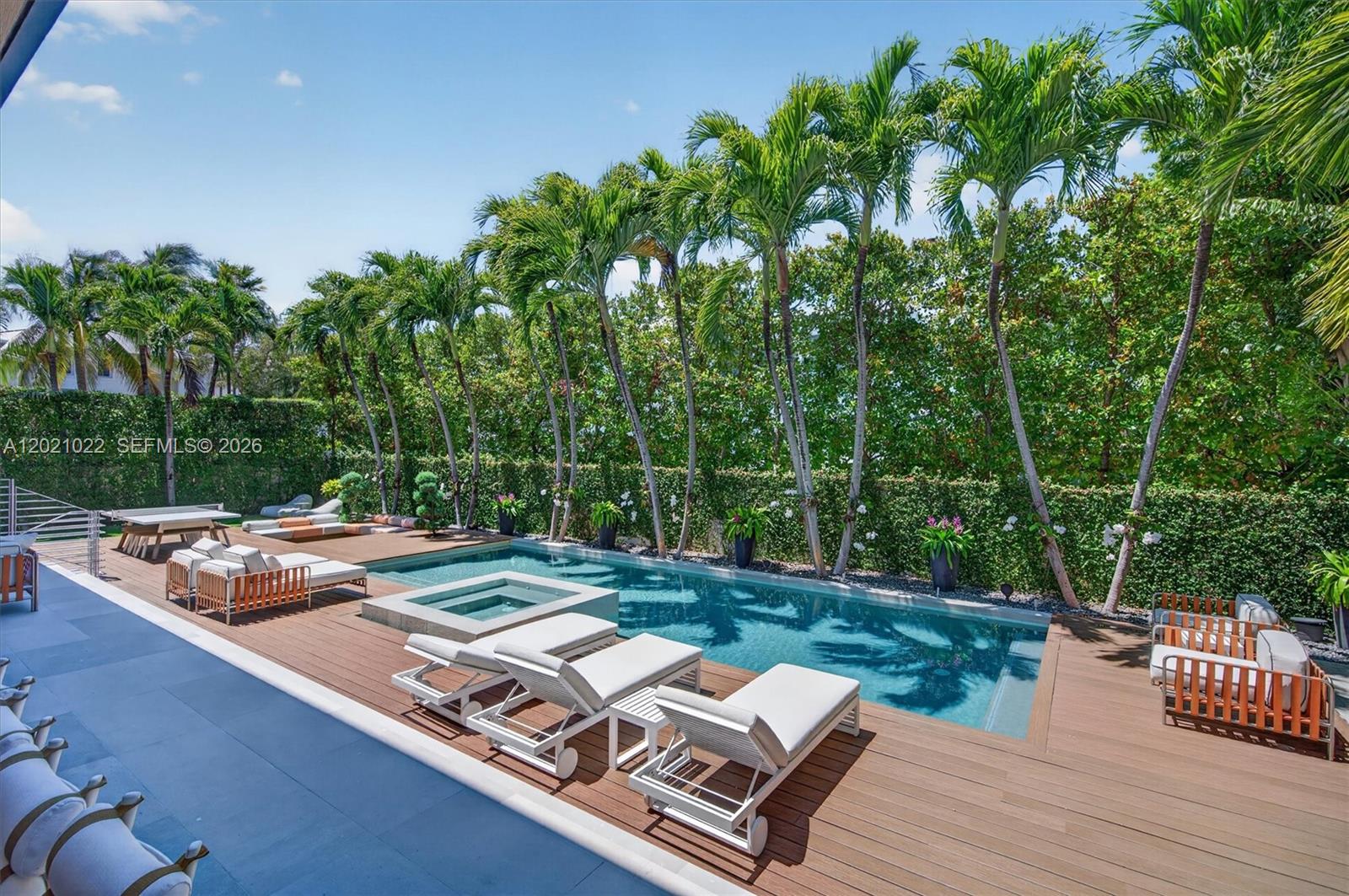 625 Curtiswood Dr, Key Biscayne FL 33149