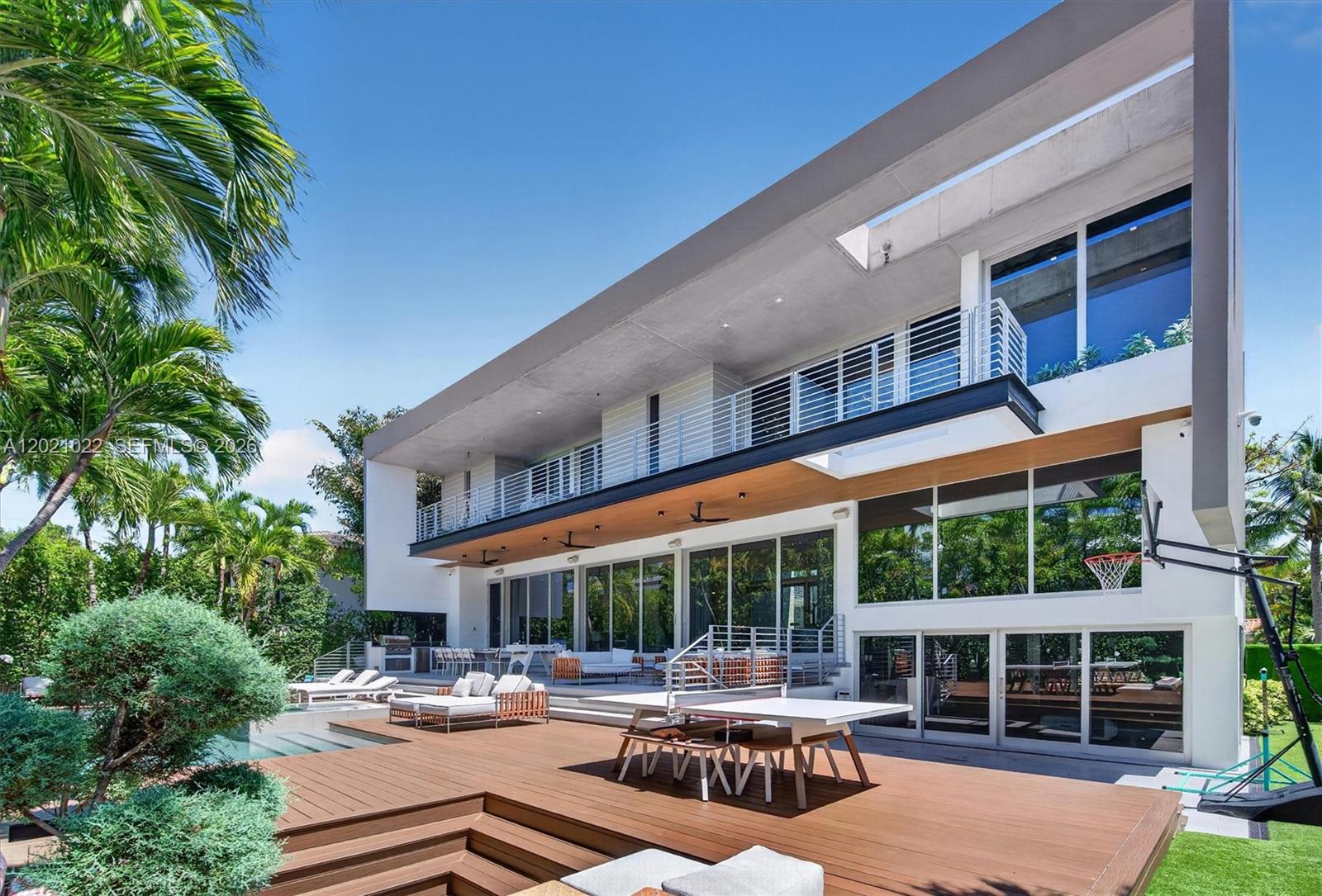 625 Curtiswood Dr, Key Biscayne FL 33149